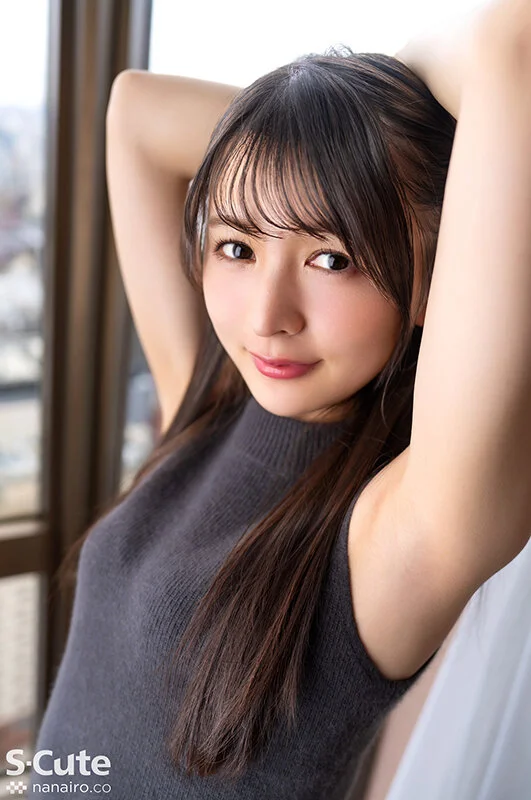 しなやかなスタイルと国宝級の美少女フェイスで絶大な支持を集める人気女優・幸村泉希