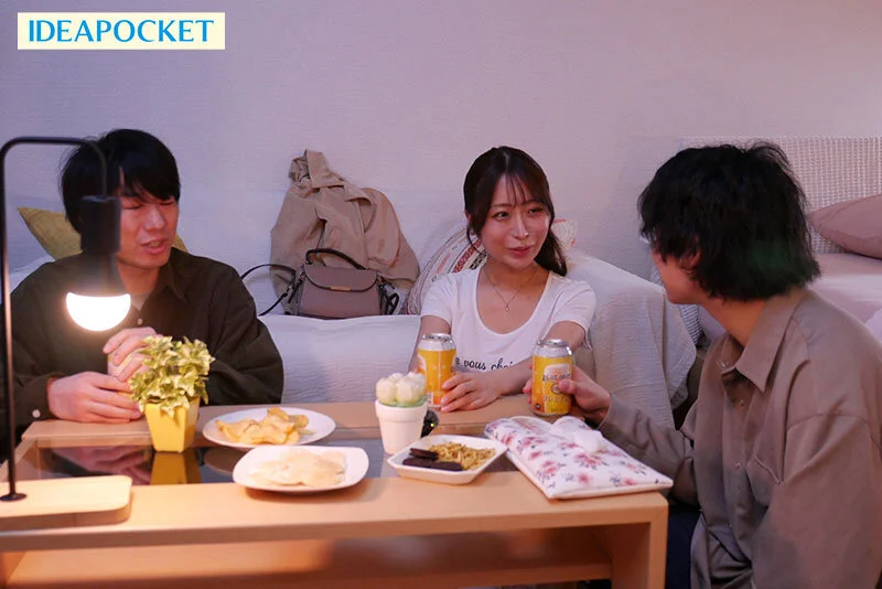 バイト先の密かに憧れる先輩・澪さん役を可憐かつ妖艶に演じる花咲澪