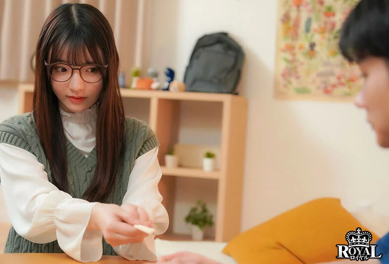二人きりの王様ゲームで開花する、主人公だけに魅せる隠れ淫乱な素顔